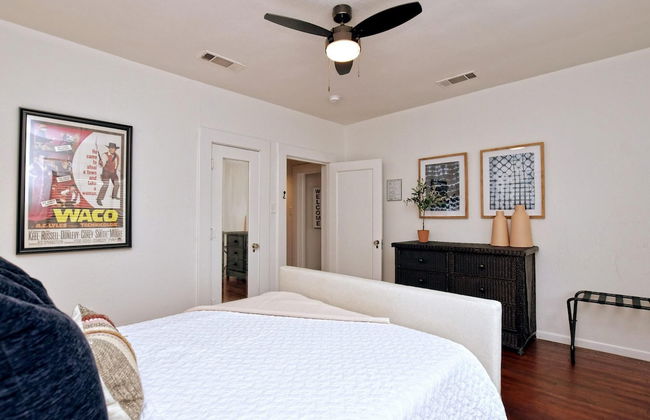 Newly Updated Cozy 1927 Uptown Tudor 4 min to Magnolia - Foto 25