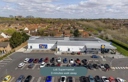 Detached House - Prime Location - Free Parking, Fast Wifi and Smart TVs with Sky TV and Netflix by Yoko Property - Foto 34