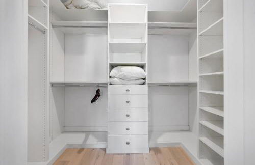 LVS Villa Blanco 5BR Coastal Oasis with Rooftop Sunset Deck Heated Pool Spa & Walk-to-Beach Access - Foto 48