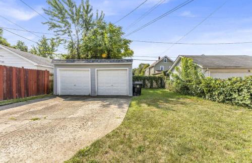 Modern & Cozy 2BR Retreat Near West Blvd - Foto 37