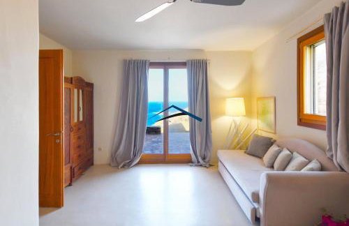 The Charming Waterfront Retreat, with a swimming pool & direct access to the sea, ideal for large families, or a group of friends - Foto 36