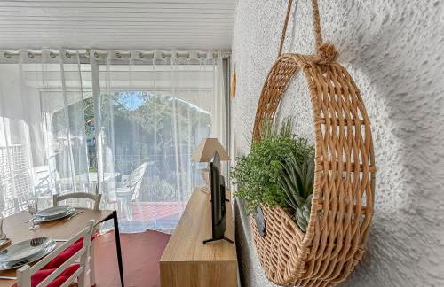 Idyllique ! Terrasse vue jardin et montagne, parking, local à vélos, à 2 pas de la plage et piscine de mai à septembre ! - Foto 12