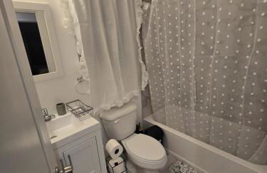 Stylish 3BR Retreat Near EWR Airport NYC Hub - Foto 36