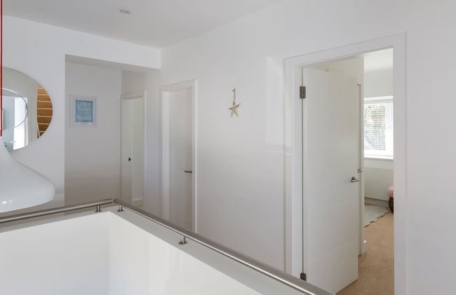 Gorgeous Home for 12 - Walk to Beach - Sea View - Photo 77