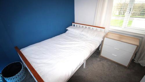 3 Bed House - Sleeps 6 - Parking - Pets - Garden - Foto 4