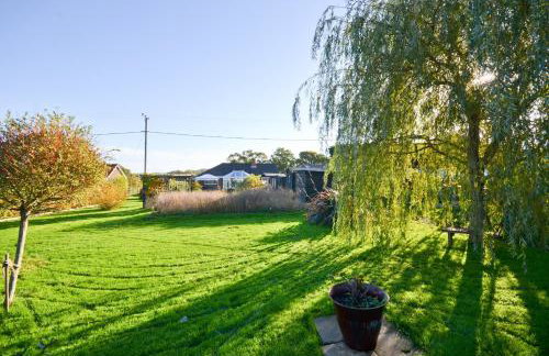 Dassia-Rural Bungalow, Dog Friendly with Hot Tub Near Gurnard - Foto 40