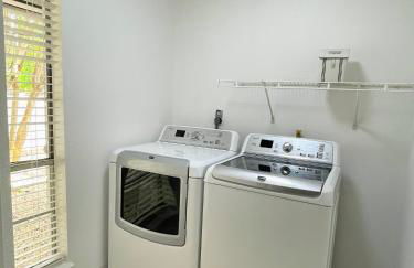 Small Town, Big House - Sleeps 8! - Foto 16