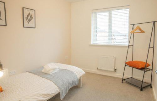 High-Spec Home, Office, SkyTV - for Families, Relocators & Contractors - Foto 14