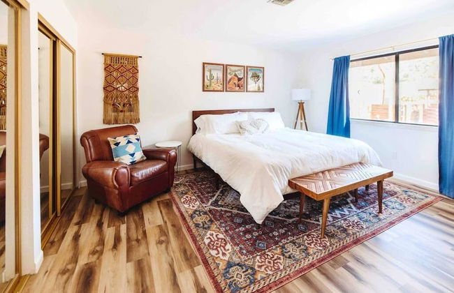 Cozy Rustic Home Minutes to Joshua Tree Nat l Park - Photo 22