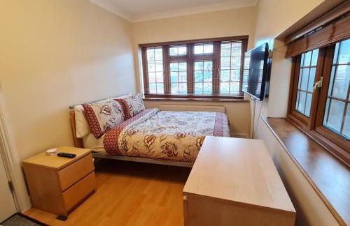 Luxury London House Sleeps x 16, Free Parking, Free Wifi, Garden Patio, Close to tube line easy access to Central London - Foto 53