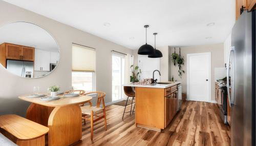 Sunflower House - Luxe Retreat with Sauna & Hot Tub - Foto 4