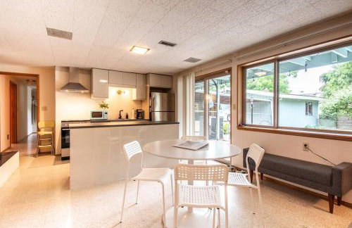 Basement Apartment w/ Hot Tub & Bombshelter! - Foto 6