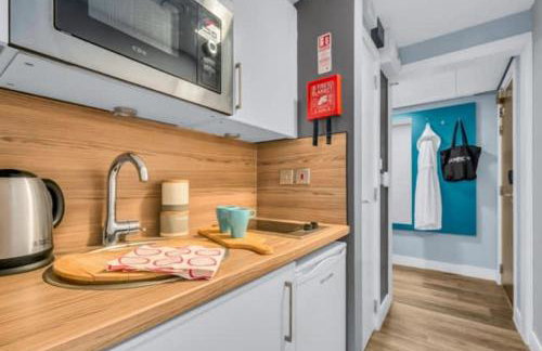 Studio For 2 In Leeds Free Breakfast - Photo 16