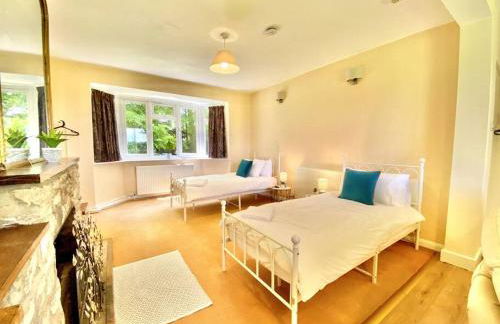 EasyRest - Spacious Detached House - 10 Beds - 5 Bedrooms - 4 Bathrooms - Secure Parking 5 Vehicles - Excellent Road Links - Perfect for Contractors & Large Groups - Foto 15