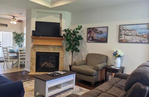 Enchanted April Lake House 3 Bed 2 Bath - Photo 5