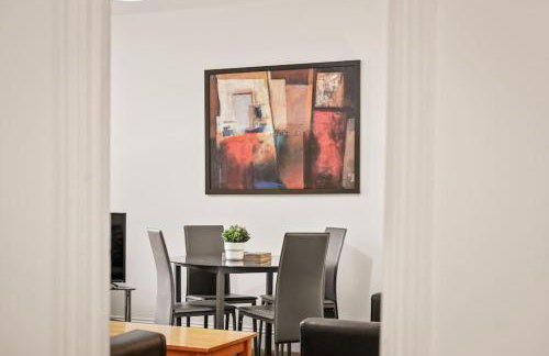 Huge Duplex in Great Location - Foto 8