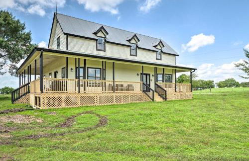 Gingerland Ranch in Del Valle Game Room and Porch - Foto 2
