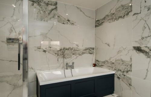 Dwell Living Luxurious 5BD House Central - Foto 29