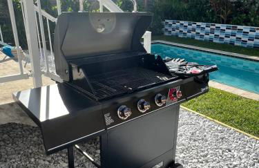 Super stylish 4 BR Home Steps from the Fun - Foto 43