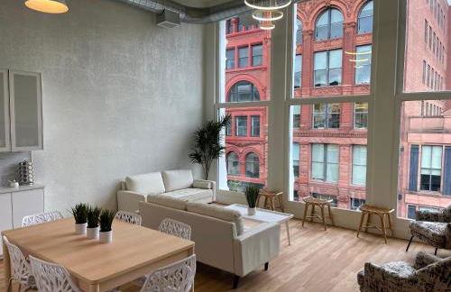 Lou-City Penthouse Suite! Savor Life with Hollyhock - Photo 10