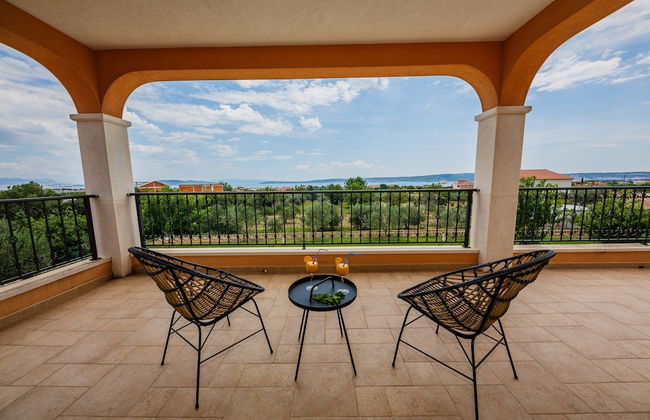 Luxury Secluded Villa w. Pool, Jacuzzi and Garden - Photo 30