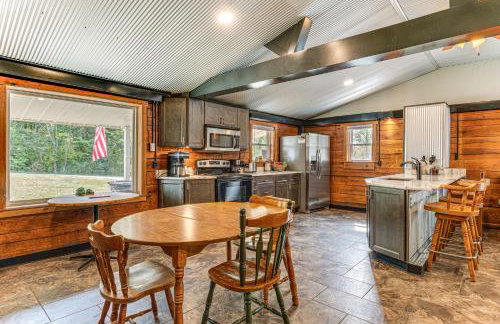 Lake Escape with Hot Tub and Docks in Hope! - Foto 6