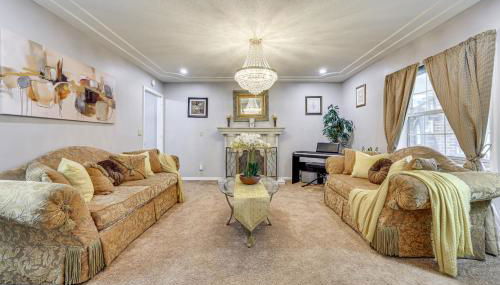 BBQ Ready Hawthorne Home with Screened-In Patio - Photo 5