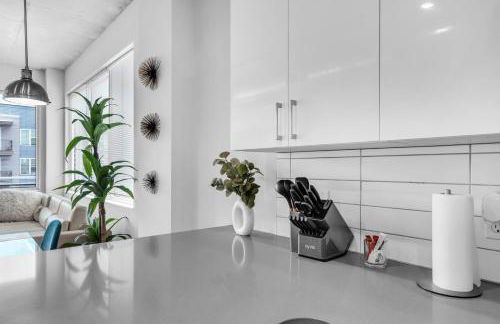 Chic 2BR Getaway Walk to Breweries and Art Walk - Photo 18