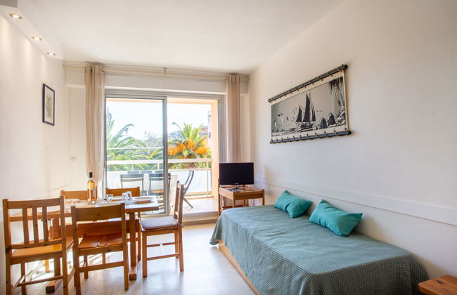 1 bedroom Apartment in Bormes-les-Mimosas with swimming pool and garden - Photo 9