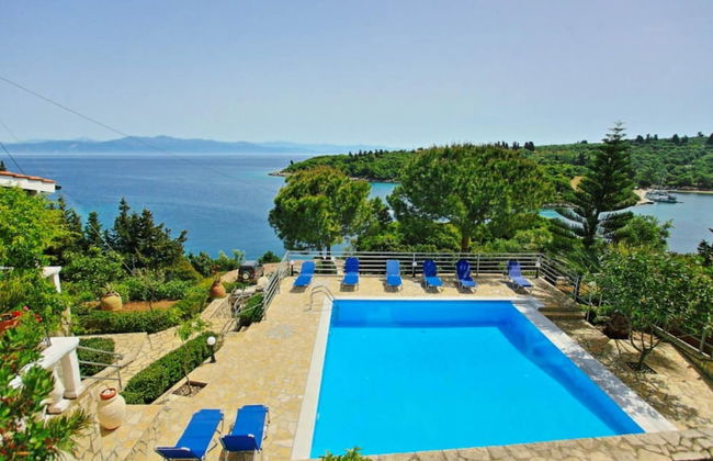 Dolphin Studio Swimming Pool Walk to Beach Sea Views A C Wifi Car Not Required - 559 - Foto 9