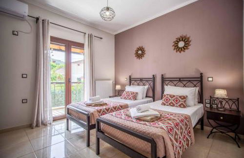 Maggie Alonia - Photo 32