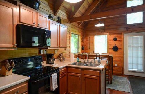 Hot Tub & WiFi - Hidden Chalet Red River Gorge KY - Foto 17