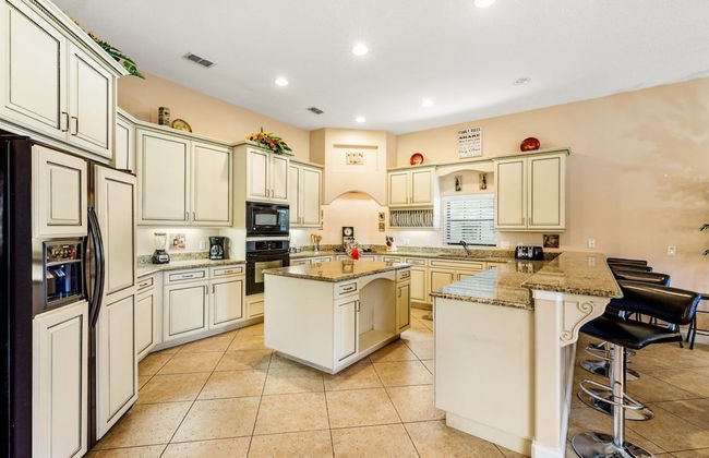 Stunning Large 7 bed Home With Private Pool, Spa, Balcony, Cinema Room, Fitness Suite and Able to see the Disney Fireworks - 467 - Foto 16