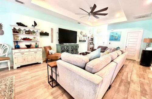 2 Fins Up, Beach Home, Private Pool , Golf Cart, 6 beds - Foto 55