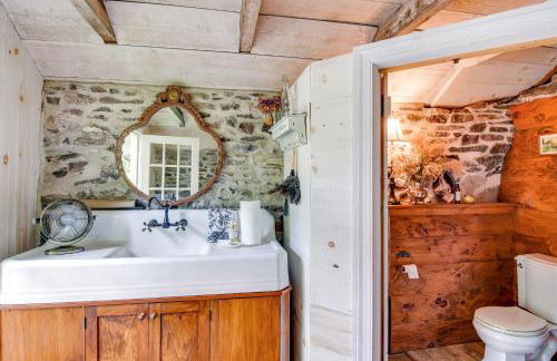 Steps to Delaware Canal Enchanting Stone Cottage! - Foto 20