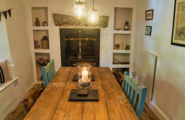 Knocker Cottage is a 3 bedroom made up of 1 double bedroom and 2 small double bedrooms in small village 10 min to beaches - Foto 18