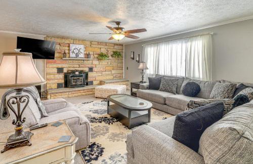 half Mi to Kanawha River Quiet Escape with Patio - Foto 1