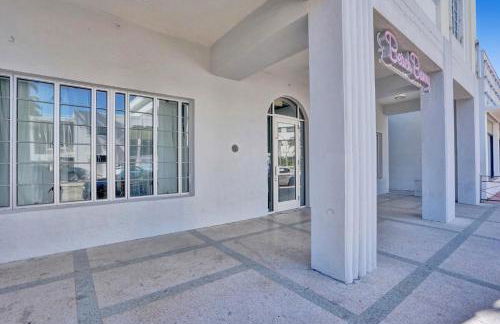 Coastal 2BR Escape | Walk to Beach & 2 Queen Beds - Foto 52