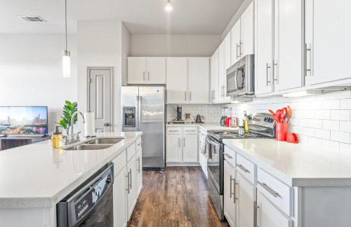 Spacious 2BR King Bed Suites Close to Downtown and Airport - Foto 34