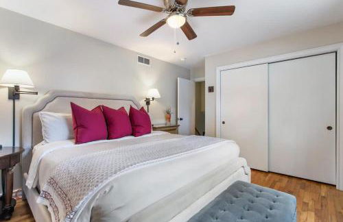 Colonial Cottage with Hot Tub & Sauna-Family Friendly - Photo 21