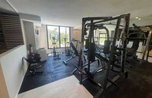 ULTIMATE LUXURY DREAM VILLA with 7 BEDROOMS, GYM, SPA and INFINITY POOL - Photo 5