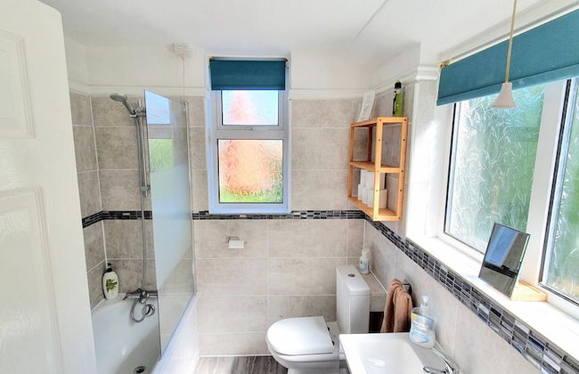 3-bed House With Superfast Wi-fi, DW Lettings 15vr - Foto 12