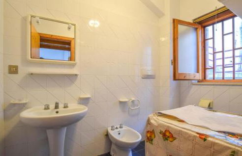 Awesome Apartment In Acqualadrone - Foto 11