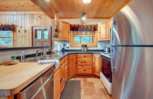 Lakefront Presque Isle Cabin with Private Dock - Foto 7