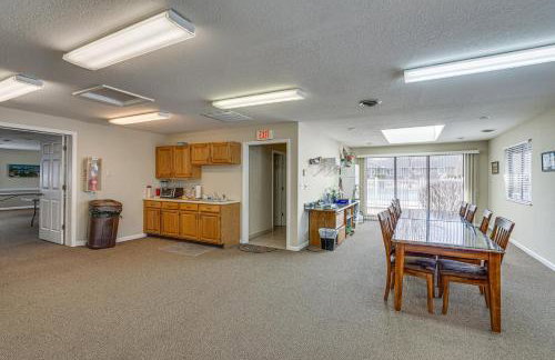 Lakefront Osage Beach Abode w/ Grill & Pool Access - Foto 18