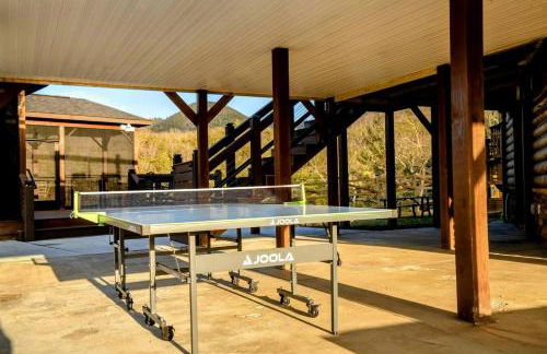 Luxurious A-Frame Mountain Retreat with Hot Tubs & Game Room Near Seneca Rocks, Milam, WV - Foto 50