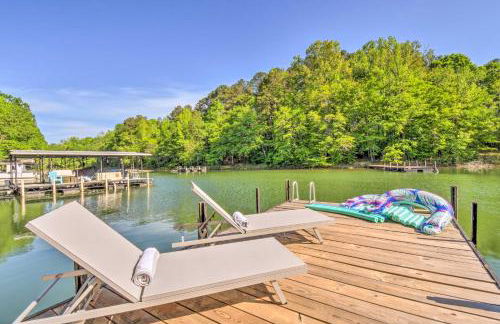 Lakefront Townville Gem with Boat Dock and Kayaks - Foto 34