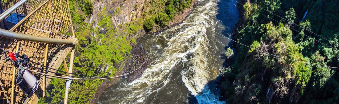 Tyrolienne au-dessus du fleuve Zambèze