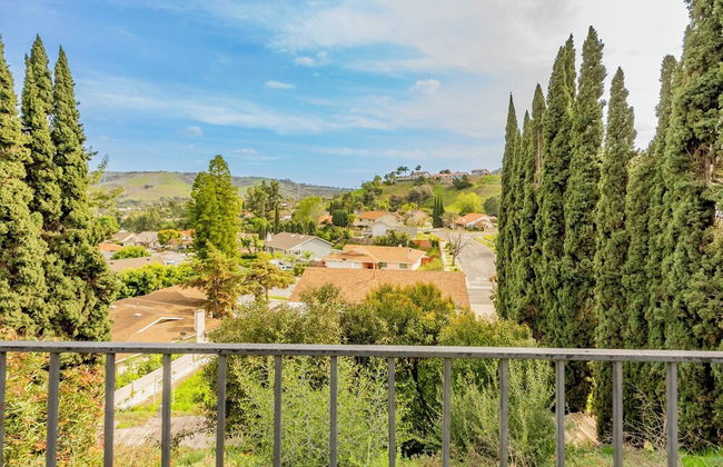 Serene Retreat & Modern Comforts in Rowland Heights - Foto 71