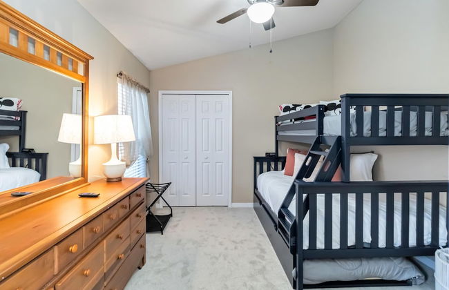 Amazing Vacation Home With Private Pool at Highland Reserve! - Photo 31